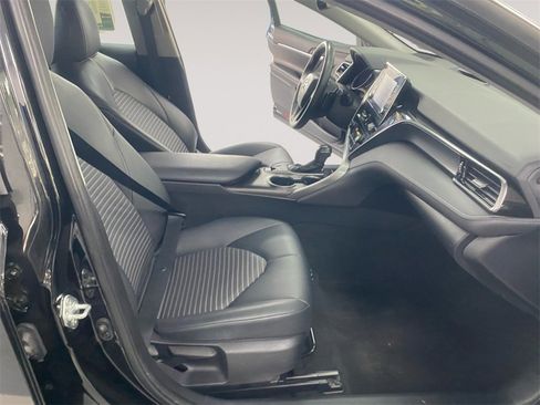 Used 2022 Toyota Camry SE image 15
