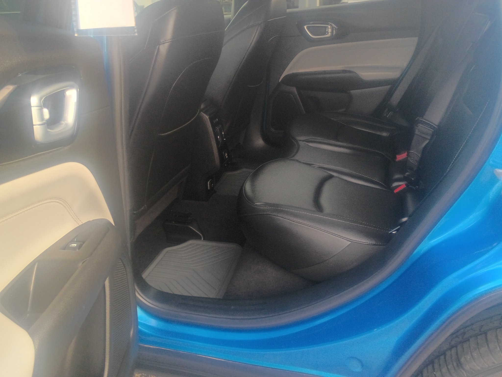 Used 2025 Jeep Compass Limited AWD/4WD image 11
