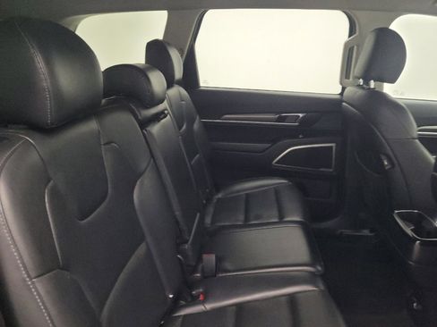 Used 2020 Kia Telluride LX FWD image 19