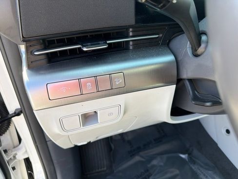 Used 2024 Hyundai Kona SEL AWD/4WD image 17