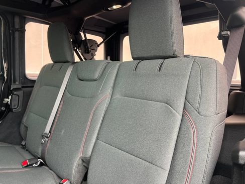 Used 2025 Jeep Wrangler Unlimited Rubicon AWD/4WD image 24