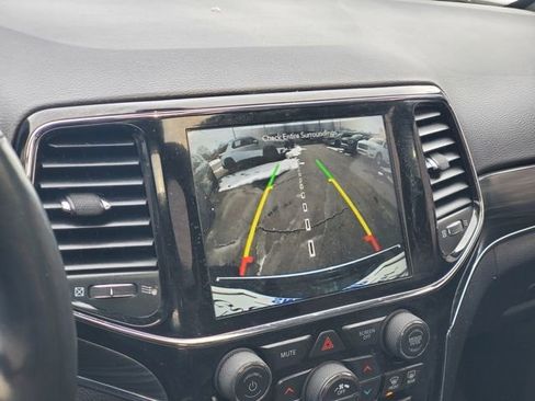 Used 2020 Jeep Grand Cherokee Limited image 19