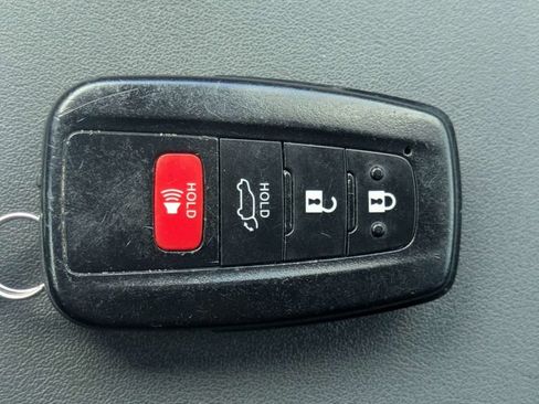 Used 2023 Toyota Highlander Limited FWD image 34