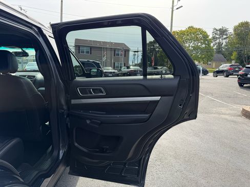 Used 2017 Ford Explorer XLT w/ Equipment Group 202A image 22