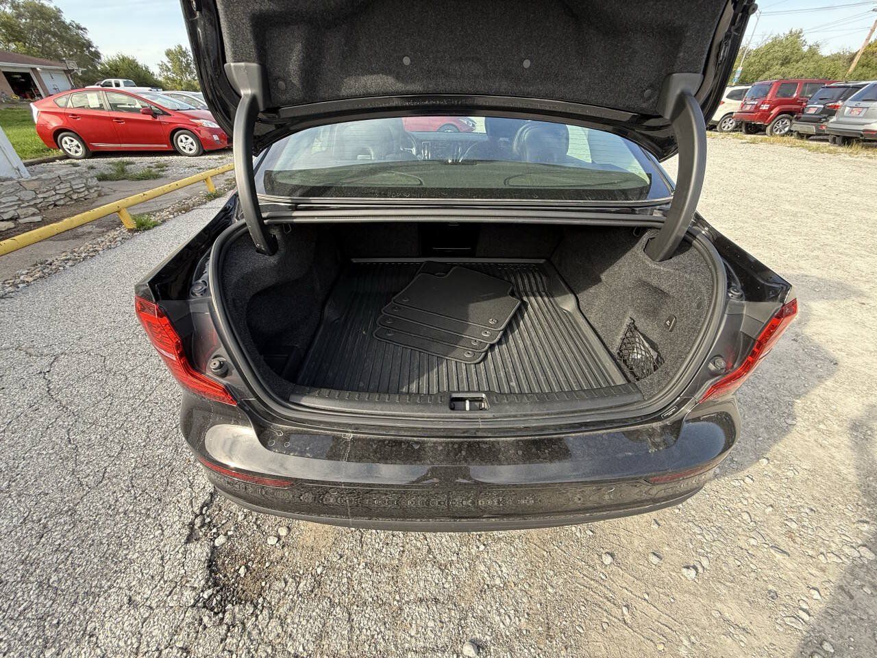 Used 2019 Volvo S60 T5 Momentum w/ Premium Package FWD image 17