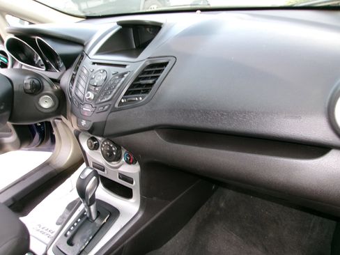 Used 2016 Ford Fiesta SE image 18