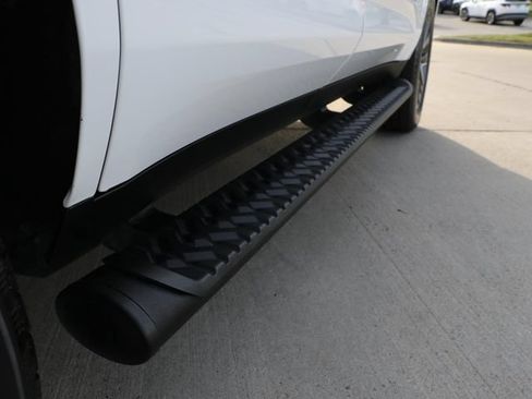 Used 2022 Chevrolet Tahoe Z71 w/ Luxury Package AWD/4WD image 9