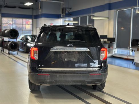 Used 2020 Ford Explorer XLT w/ Comfort Package image 5