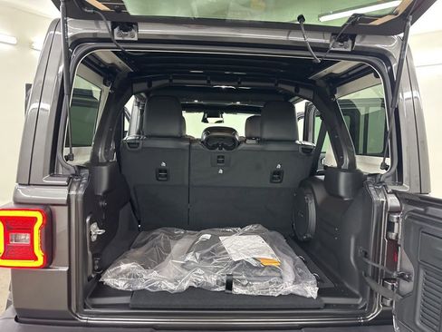 New 2026 Jeep Wrangler Unlimited Sahara AWD/4WD image 23