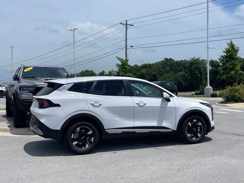 New 2026 Kia Sportage LX FWD image 8