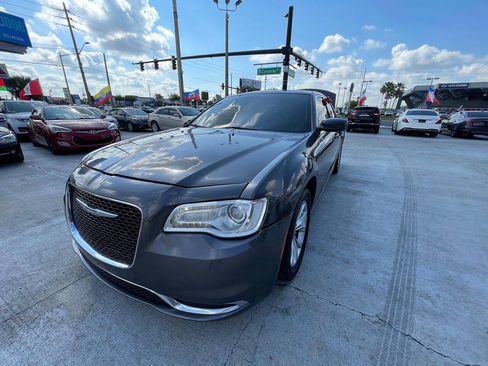 Used 2016 Chrysler 300 Limited RWD image 11