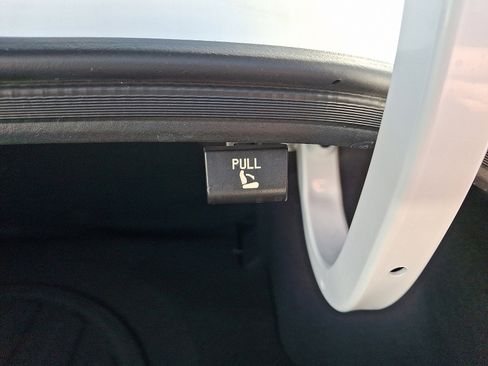 Certified 2025 Hyundai Elantra Sport image 29