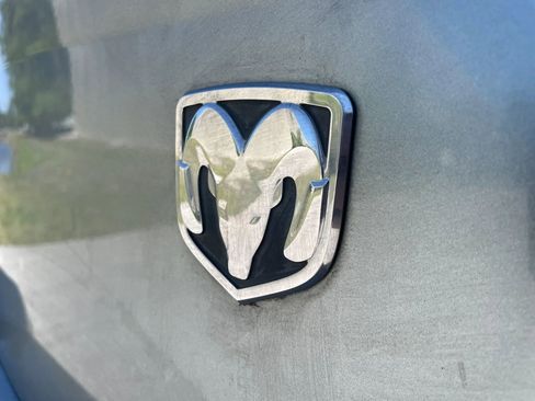 Used 2010 Dodge Avenger SXT image 9