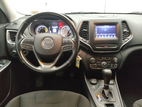 Used 2020 Jeep Cherokee Latitude w/ Cold Weather Group image 22