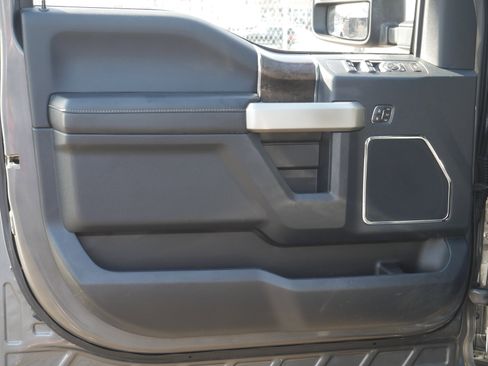 Certified 2022 Ford F250 Lariat w/ Black Appearance Package image 38