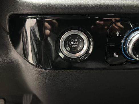 Used 2022 GMC Sierra 1500 SLE image 17