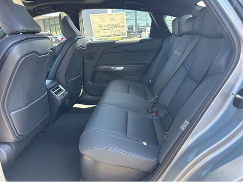 New 2026 Lexus ES 350e FWD image 18
