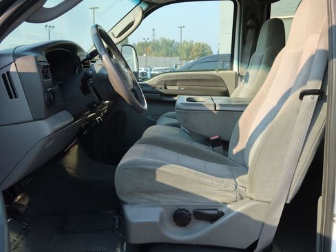 Used 2004 Ford Excursion XLT image 12