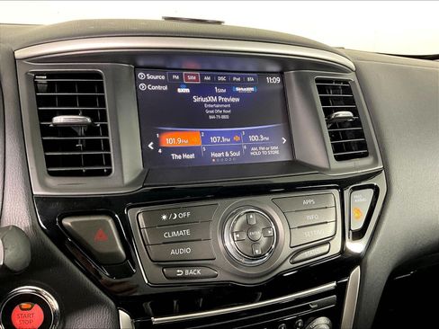 Used 2018 Nissan Pathfinder SV AWD/4WD image 40