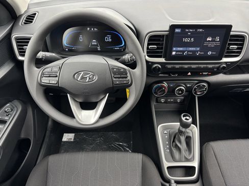 New 2025 Hyundai Venue SE image 16