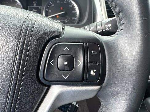 Used 2016 Toyota Highlander XLE image 30