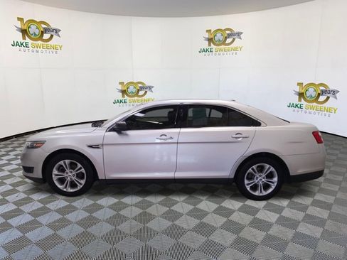 Used 2017 Ford Taurus SE image 6