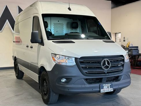 Used 2022 Mercedes-Benz Sprinter 2500 image 3