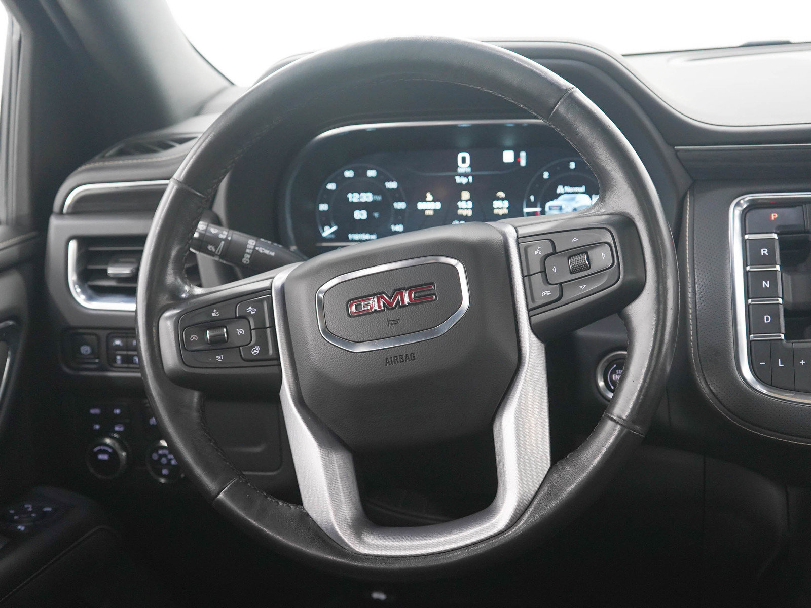 Used 2023 GMC Yukon XL SLT w/ SLT Premium Package AWD/4WD image 19