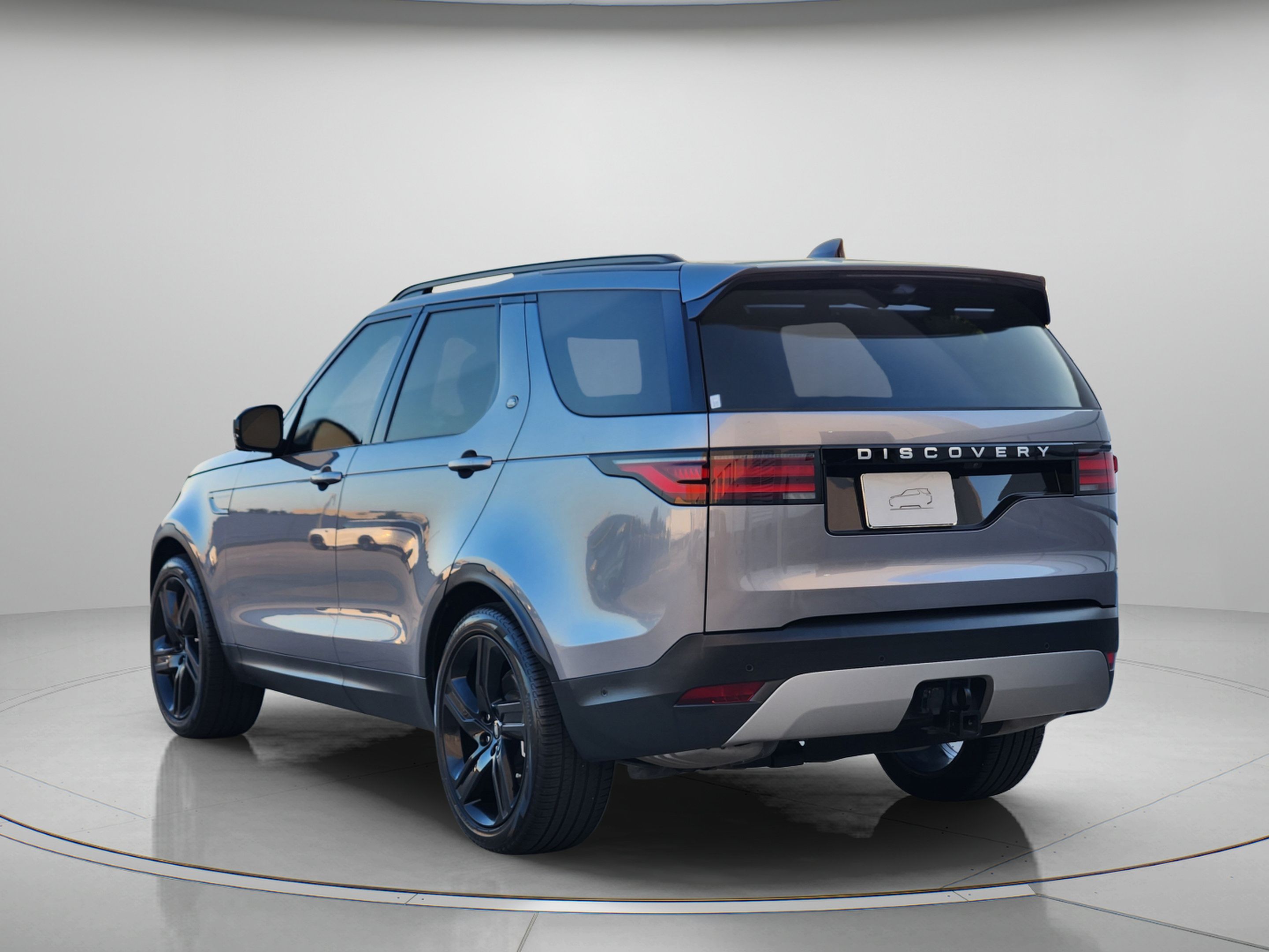 Certified 2025 Land Rover Discovery S AWD/4WD image 3