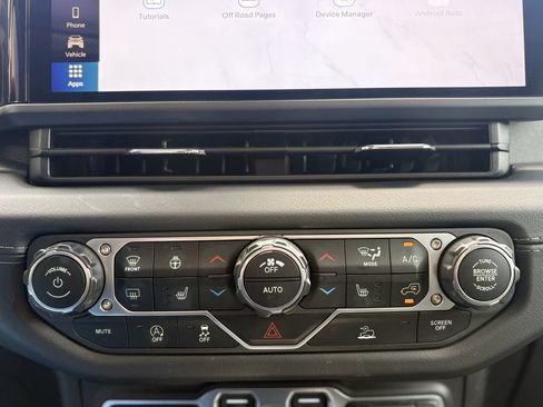 Used 2025 Jeep Wrangler Unlimited Sahara AWD/4WD image 18