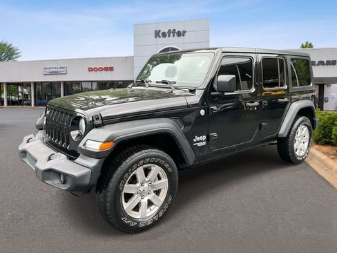 Used 2018 Jeep Wrangler Unlimited Sport S AWD/4WD image 3
