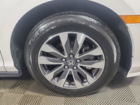 Certified 2024 Honda Odyssey EX-L image 3