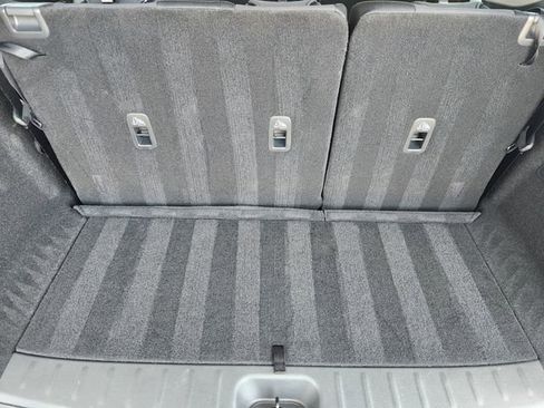 Certified 2025 Nissan Pathfinder SV image 24