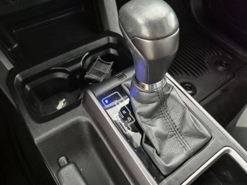 Used 2022 Toyota Tacoma TRD Off-Road w/ Technology Package AWD/4WD image 17