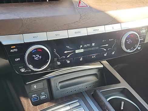 Used 2024 Genesis G80 image 16