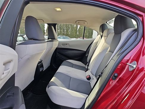 Used 2025 Toyota Corolla LE image 10