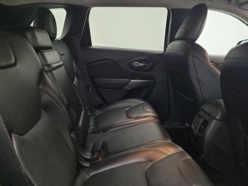 Used 2019 Jeep Cherokee Overland w/ Technology Group AWD/4WD image 19