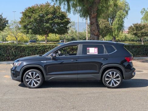 Used 2022 Volkswagen Taos SE FWD image 9