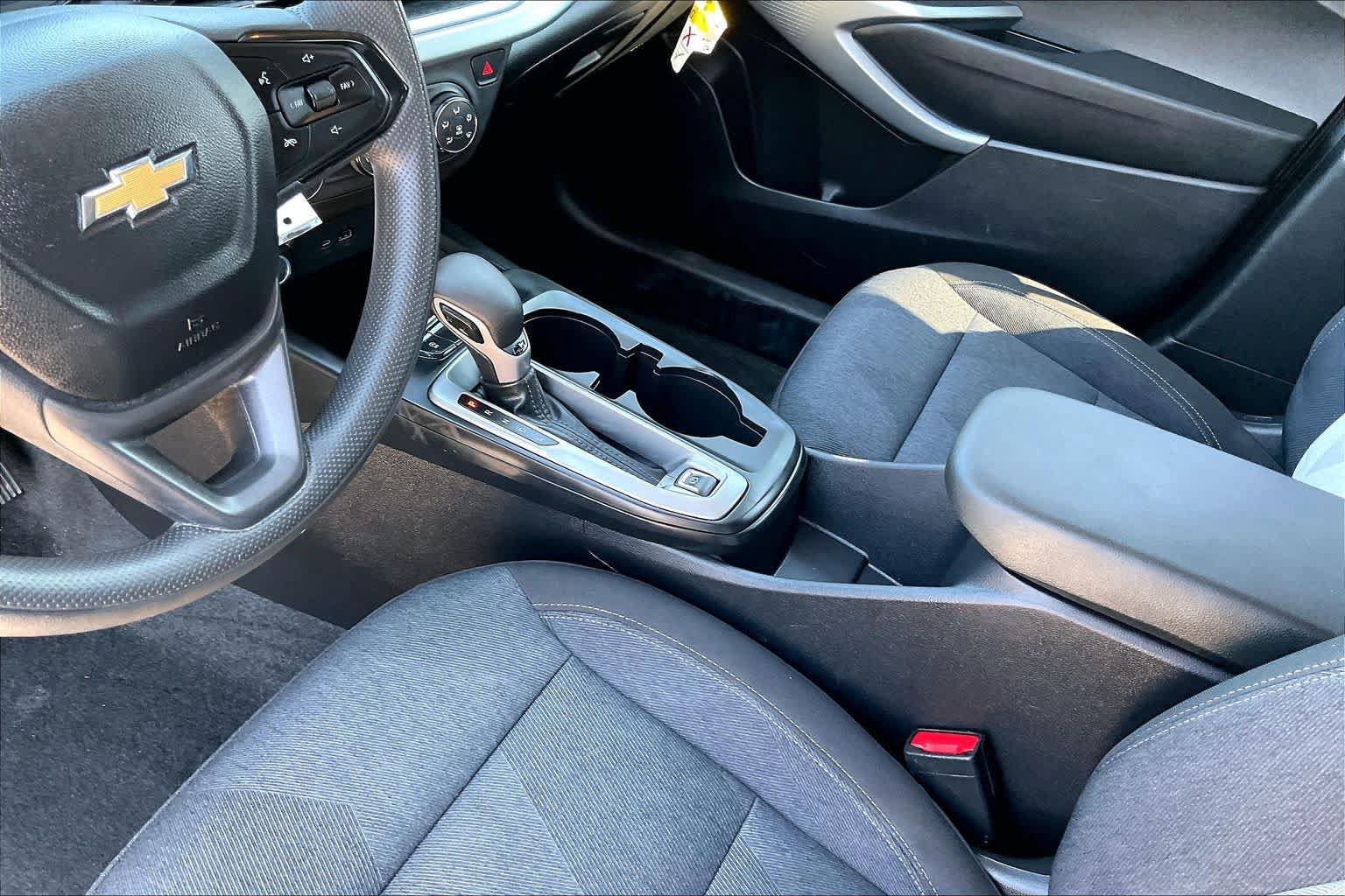 Used 2025 Chevrolet Trax LS FWD image 16