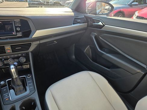 Used 2019 Volkswagen Jetta R-Line image 16