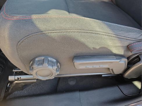 Used 2018 Jeep Wrangler Unlimited Rubicon image 14