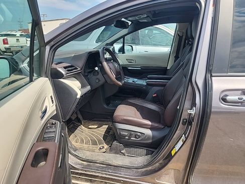Used 2023 Toyota Sienna Platinum AWD/4WD image 23