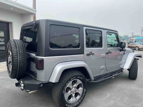 Used 2018 Jeep Wrangler Unlimited Sahara image 4