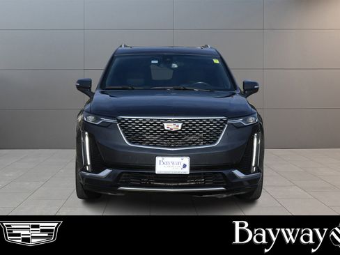 Used 2022 Cadillac XT6 Premium Luxury image 2