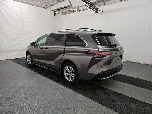 Used 2024 Toyota Sienna Platinum AWD/4WD image 76