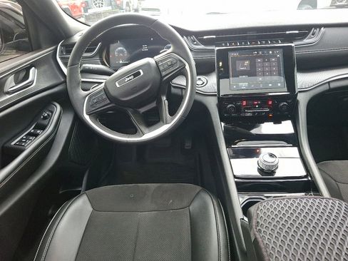 Used 2023 Jeep Grand Cherokee Altitude image 20