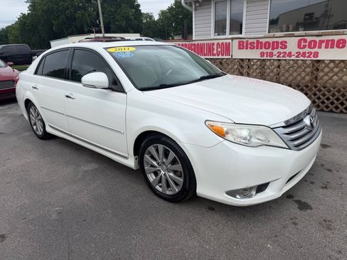 Used 2011 Toyota Avalon Limited FWD image 2