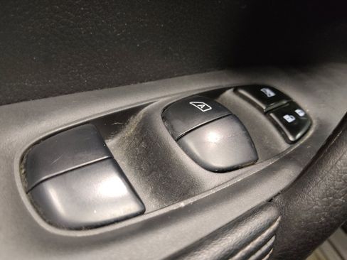 Used 2019 Nissan Rogue SV FWD image 27