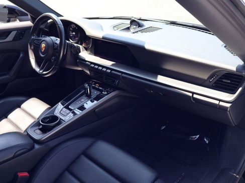 Certified 2020 Porsche 911 Carrera S RWD image 24