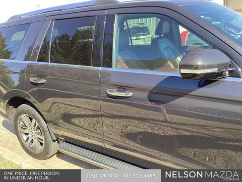 Used 2022 Ford Expedition Limited image 5